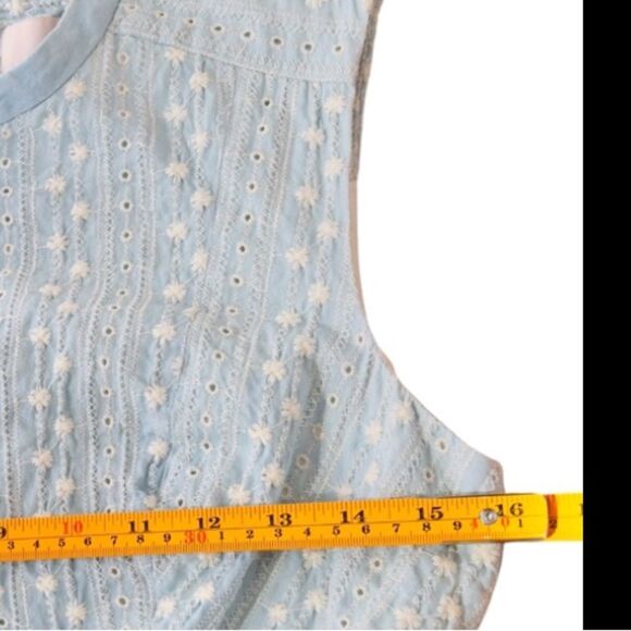 Gal Meets Glam Quinn Sleeveless Embroidered A-Line Zip Back Cotton Dress. 6. - Picture 5 of 11